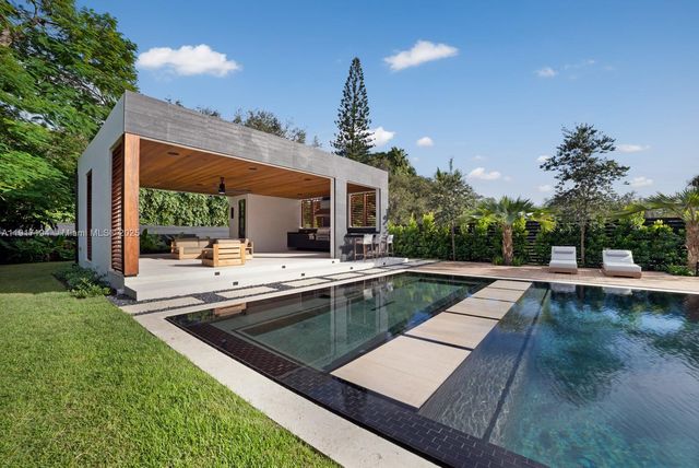 7051 SW 69th Ave, South Miami, FL 33143