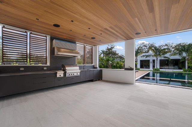 7051 SW 69th Ave, South Miami, FL 33143