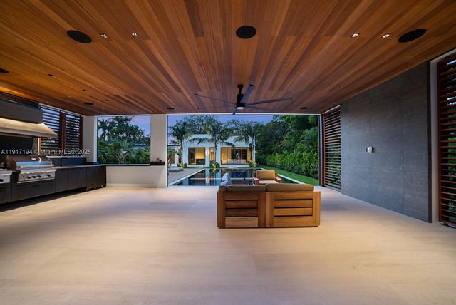 7051 SW 69th Ave, South Miami, FL 33143