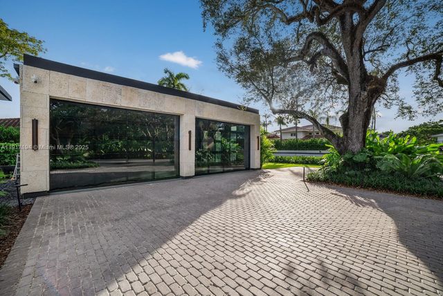 7051 SW 69th Ave, South Miami, FL 33143