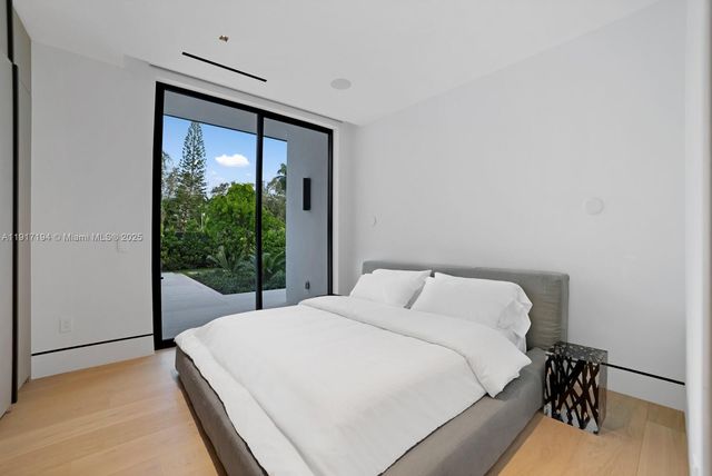 7051 SW 69th Ave, South Miami, FL 33143