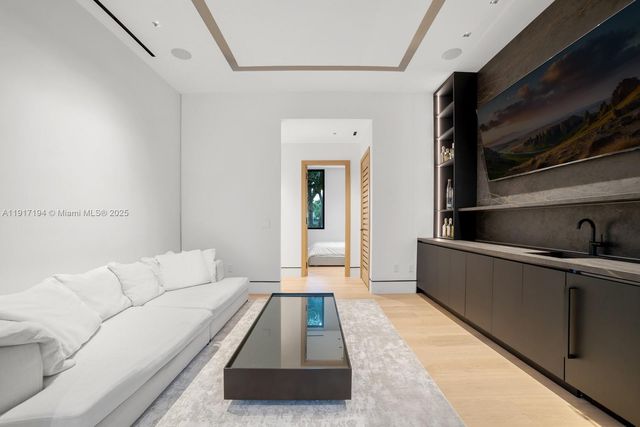 7051 SW 69th Ave, South Miami, FL 33143