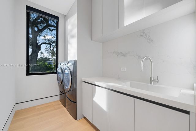 7051 SW 69th Ave, South Miami, FL 33143