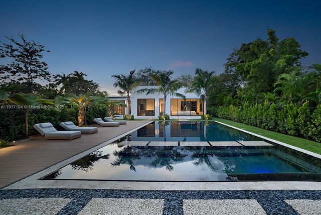 7051 SW 69th Ave, South Miami, FL 33143