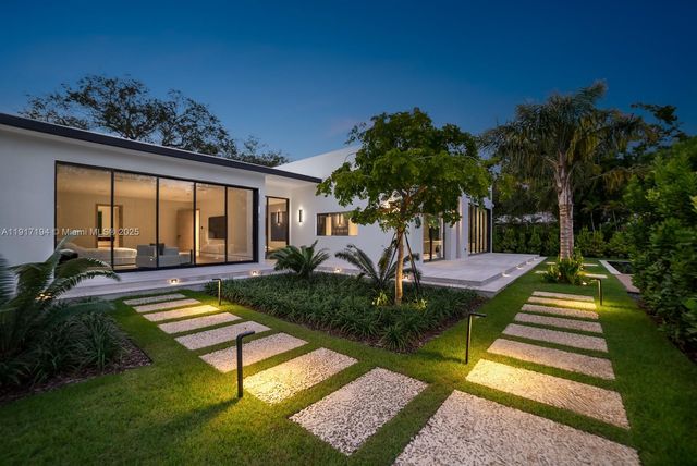 7051 SW 69th Ave, South Miami, FL 33143