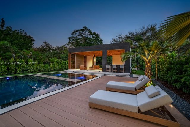 7051 SW 69th Ave, South Miami, FL 33143