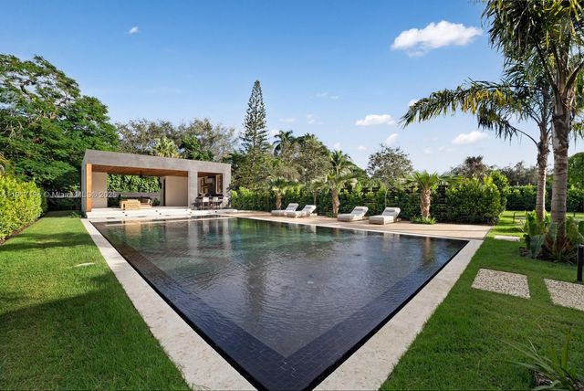 7051 SW 69th Ave, South Miami, FL 33143