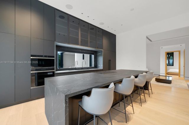 7051 SW 69th Ave, South Miami, FL 33143