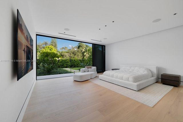 7051 SW 69th Ave, South Miami, FL 33143