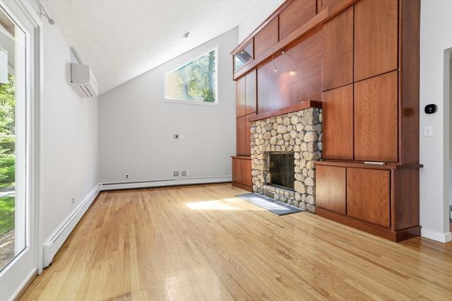 89 Poquanticut Ave, Easton, MA 02356