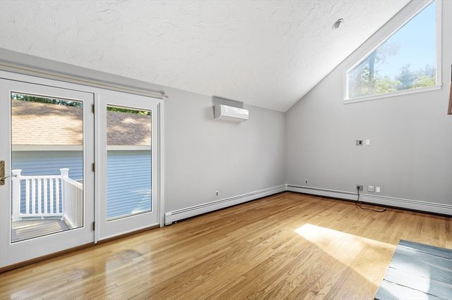 89 Poquanticut Ave, Easton, MA 02356