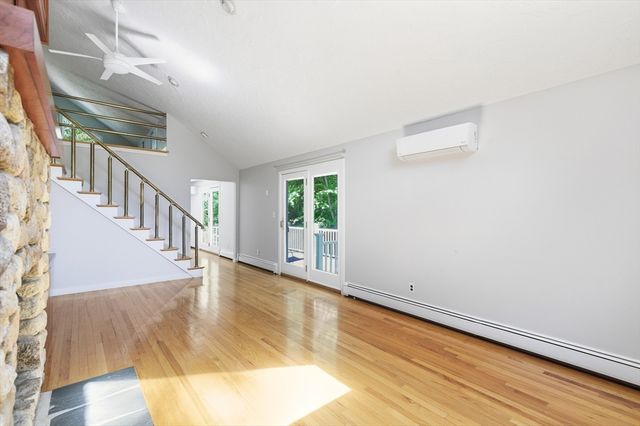 89 Poquanticut Ave, Easton, MA 02356