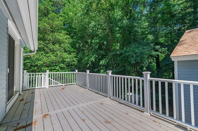 89 Poquanticut Ave, Easton, MA 02356