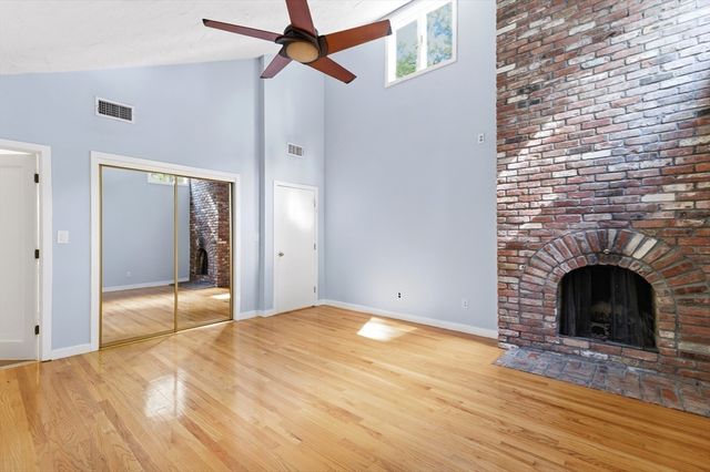 89 Poquanticut Ave, Easton, MA 02356