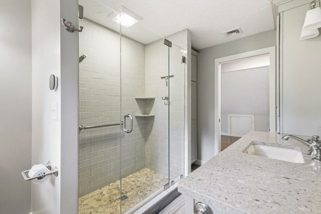 89 Poquanticut Ave, Easton, MA 02356