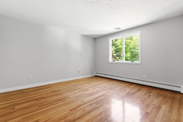 89 Poquanticut Ave, Easton, MA 02356
