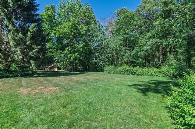 89 Poquanticut Ave, Easton, MA 02356