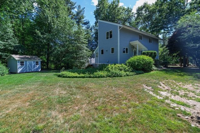 89 Poquanticut Ave, Easton, MA 02356
