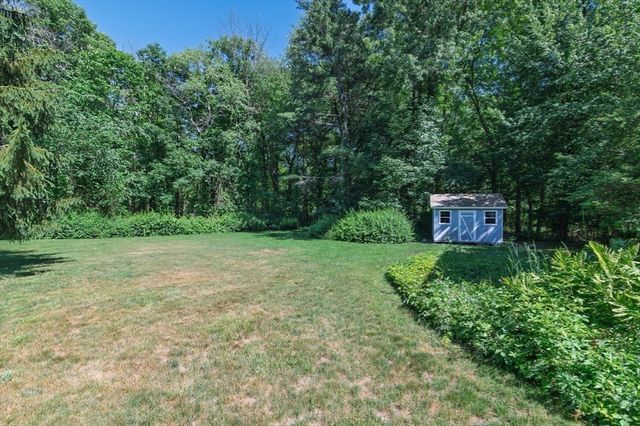 89 Poquanticut Ave, Easton, MA 02356