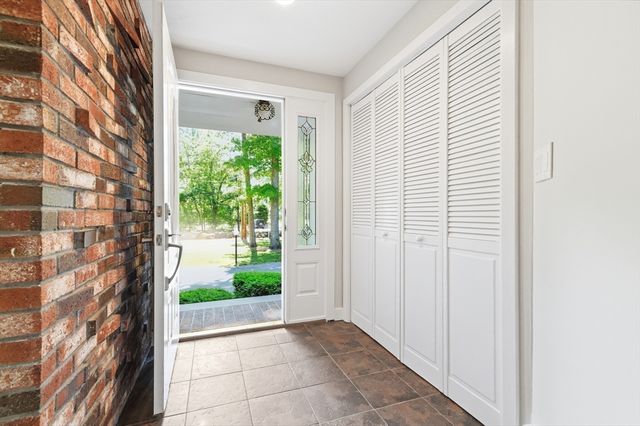 89 Poquanticut Ave, Easton, MA 02356