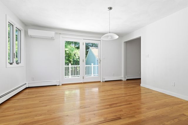 89 Poquanticut Ave, Easton, MA 02356