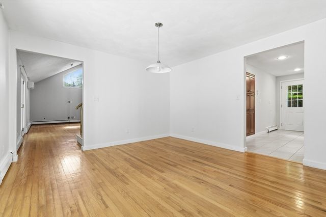 89 Poquanticut Ave, Easton, MA 02356