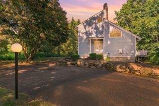 89 Poquanticut Ave, Easton, MA 02356