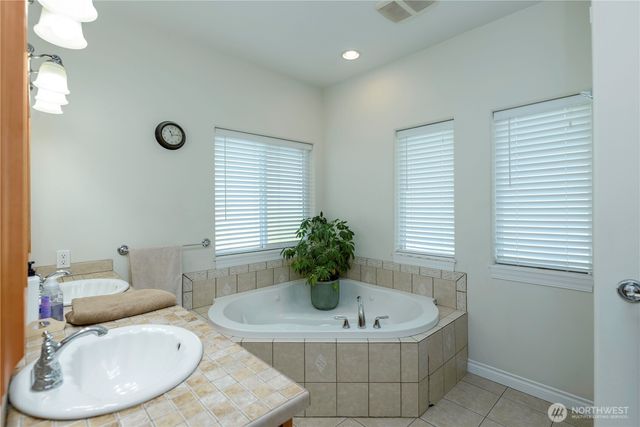9486 NE Stonecrest Road, Moses Lake, WA 98837