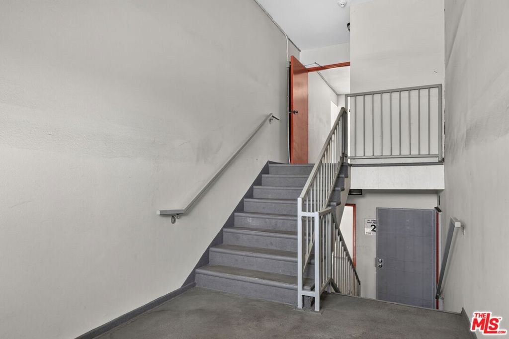Image 11 of property listing at 313 N Alexandria Avenue, Los Angeles, CA 90004