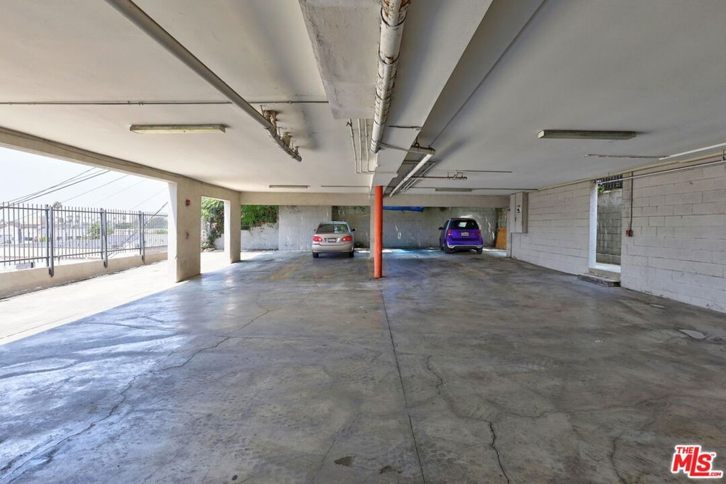 Image 12 of property listing at 313 N Alexandria Avenue, Los Angeles, CA 90004