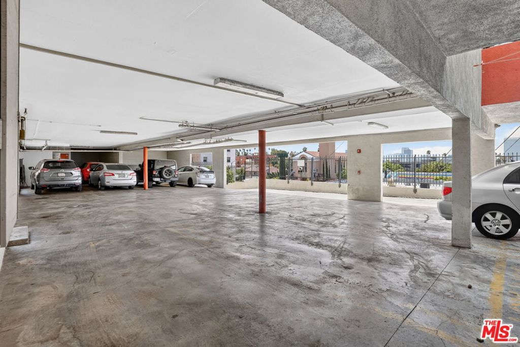 Image 13 of property listing at 313 N Alexandria Avenue, Los Angeles, CA 90004
