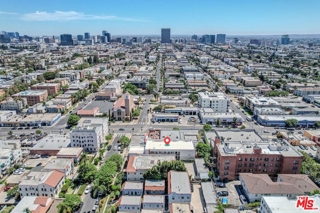 Image 2 of property listing at 313 N Alexandria Avenue, Los Angeles, CA 90004