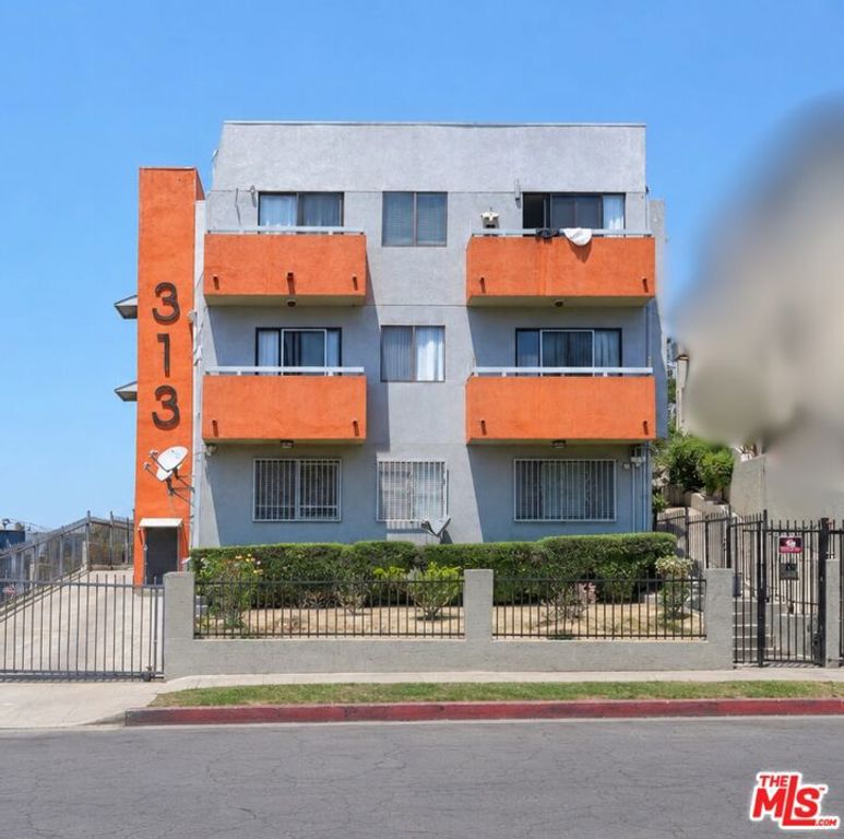 Image 20 of property listing at 313 N Alexandria Avenue, Los Angeles, CA 90004