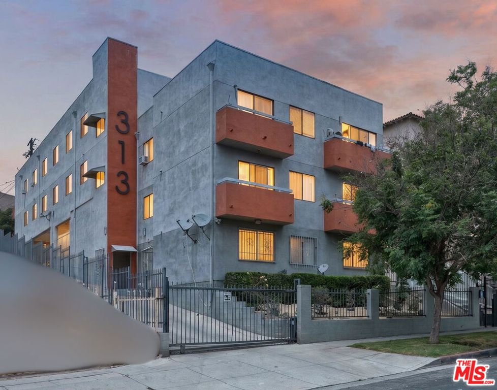 Image 21 of property listing at 313 N Alexandria Avenue, Los Angeles, CA 90004