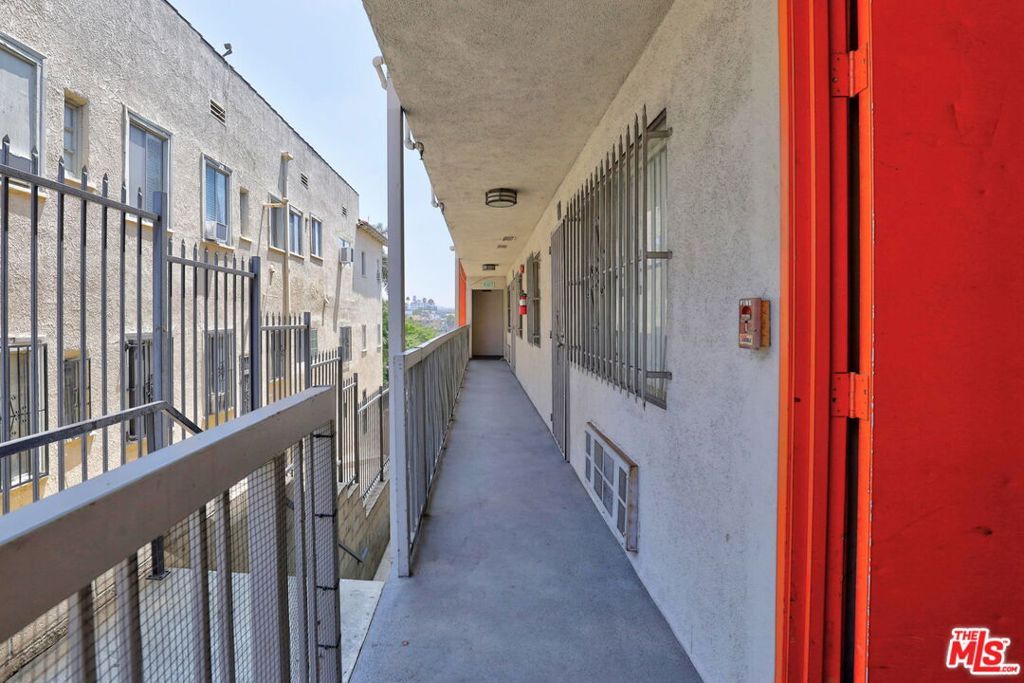 Image 3 of property listing at 313 N Alexandria Avenue, Los Angeles, CA 90004