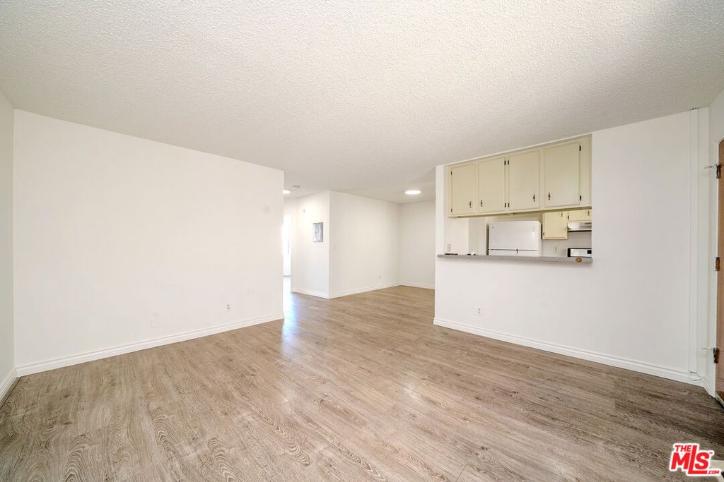 Image 4 of property listing at 313 N Alexandria Avenue, Los Angeles, CA 90004