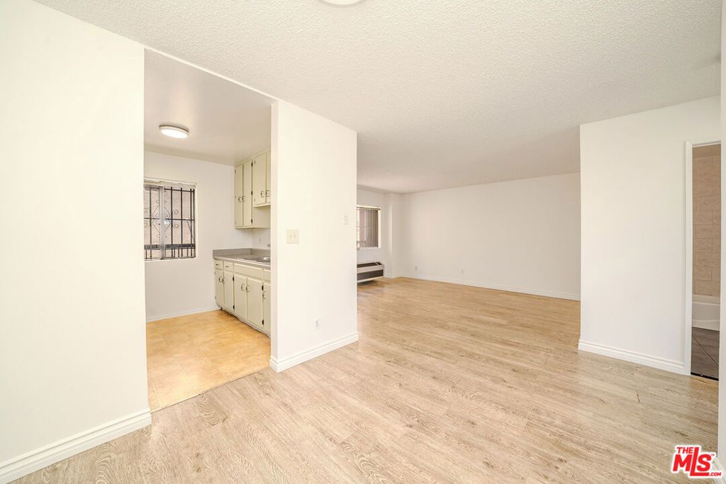 Image 5 of property listing at 313 N Alexandria Avenue, Los Angeles, CA 90004