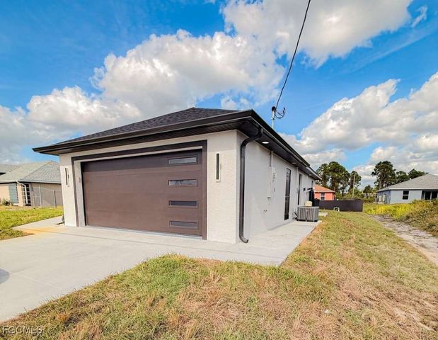 2610 27th ST SW, Lehigh Acres, FL 33976