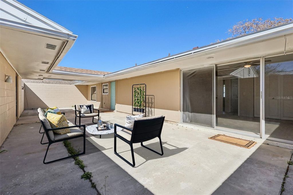 Image 3 of property listing at 950 BAYWARD LANE, Rockledge, FL 32955