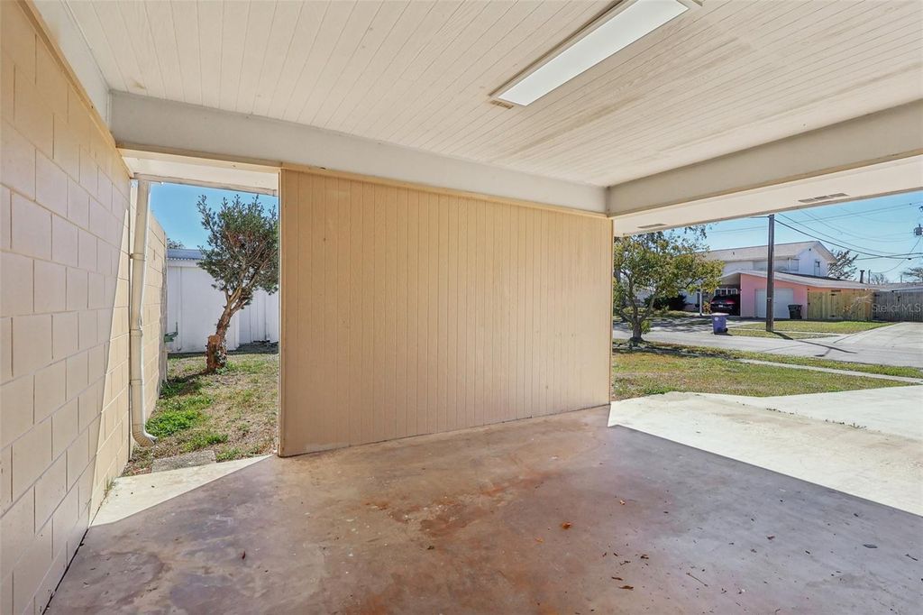 Image 34 of property listing at 950 BAYWARD LANE, Rockledge, FL 32955