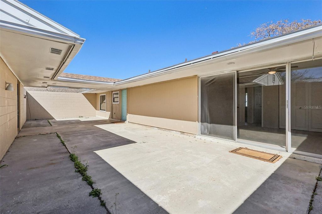 Image 35 of property listing at 950 BAYWARD LANE, Rockledge, FL 32955