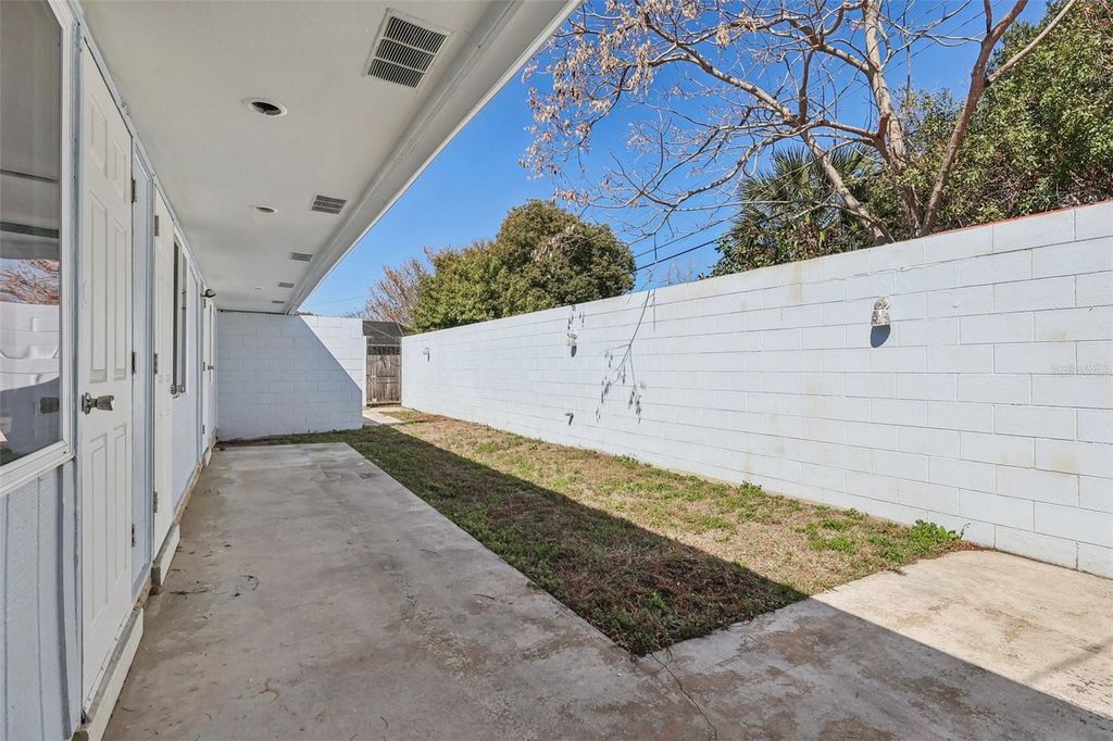 Image 36 of property listing at 950 BAYWARD LANE, Rockledge, FL 32955