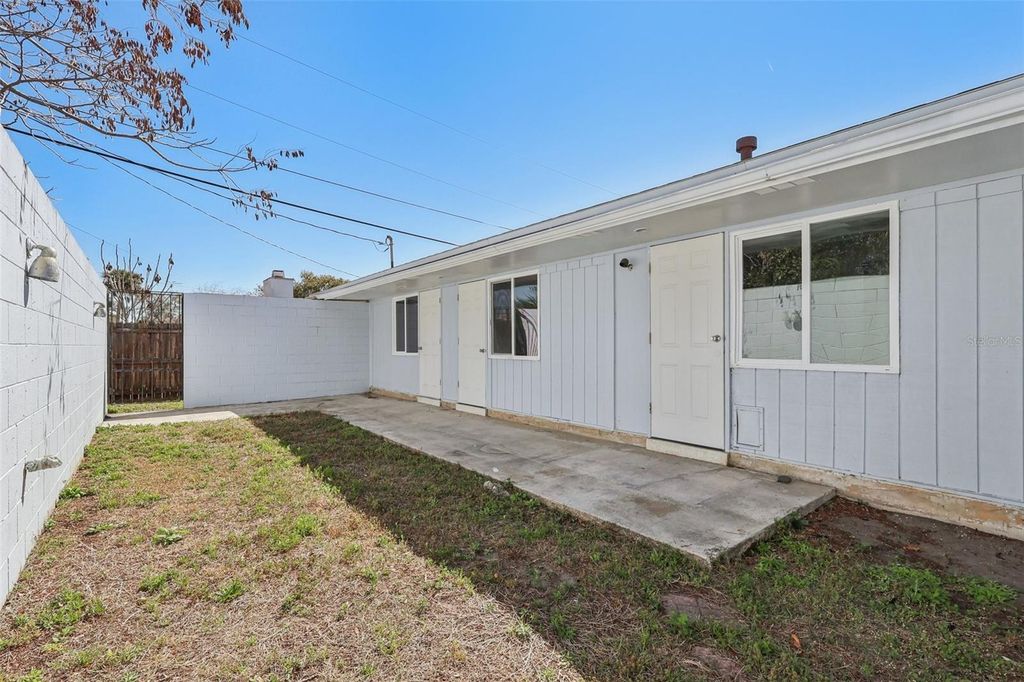 Image 37 of property listing at 950 BAYWARD LANE, Rockledge, FL 32955