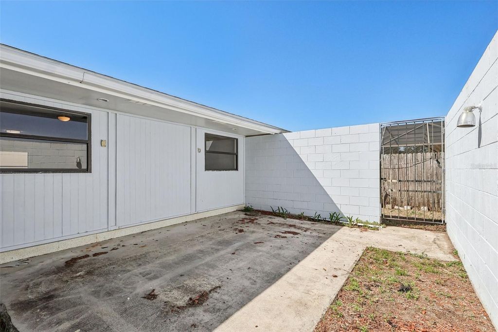 Image 38 of property listing at 950 BAYWARD LANE, Rockledge, FL 32955