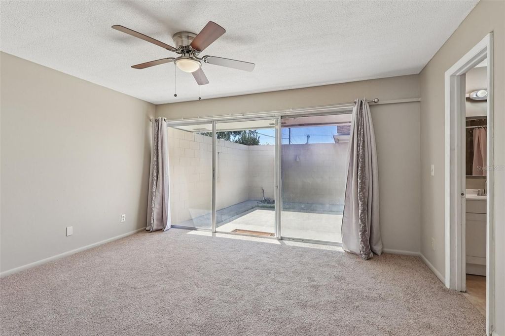 Image 10 of property listing at 950 BAYWARD LANE, Rockledge, FL 32955