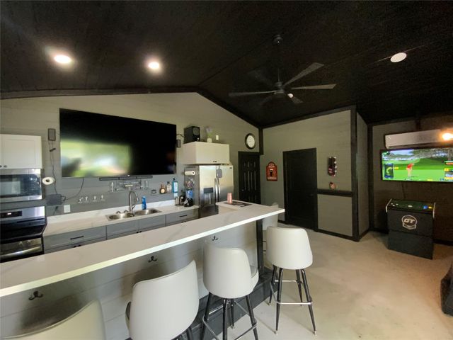 1236 Riverside Drive, Palacios, TX 77465