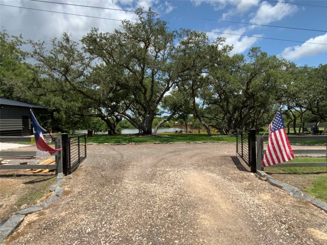 1236 Riverside Drive, Palacios, TX 77465