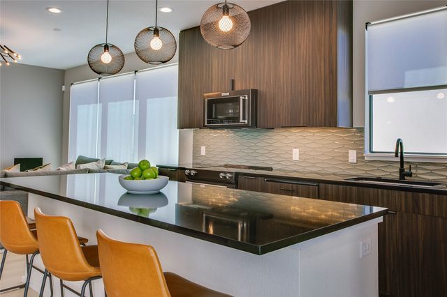 4703 Munger Avenue 207, Dallas, TX 75204