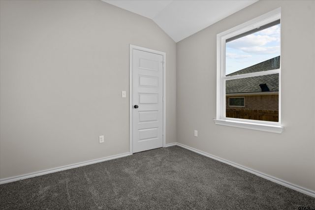 16517 Crossing Circle, Lindale, TX 75771