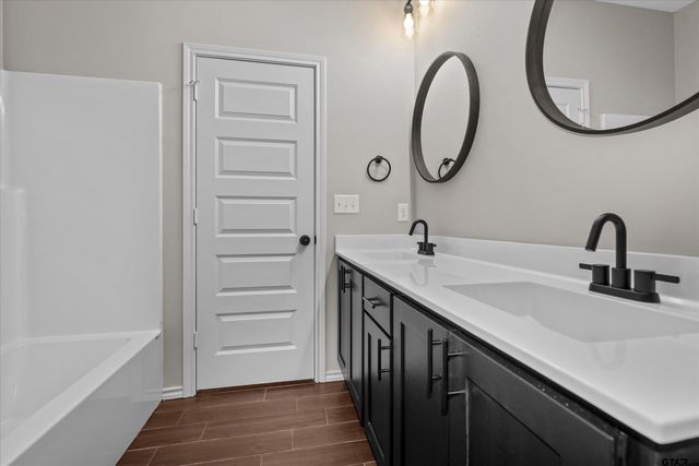 16517 Crossing Circle, Lindale, TX 75771
